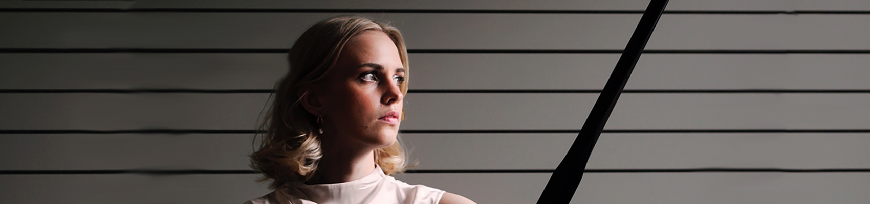Julia Isaksson, piano solo, med musik av Maurice Ravel m. fl.
Lördag 25 oktober 2025 kl. 17.00 
Missionskyrkan, Lidköping 
